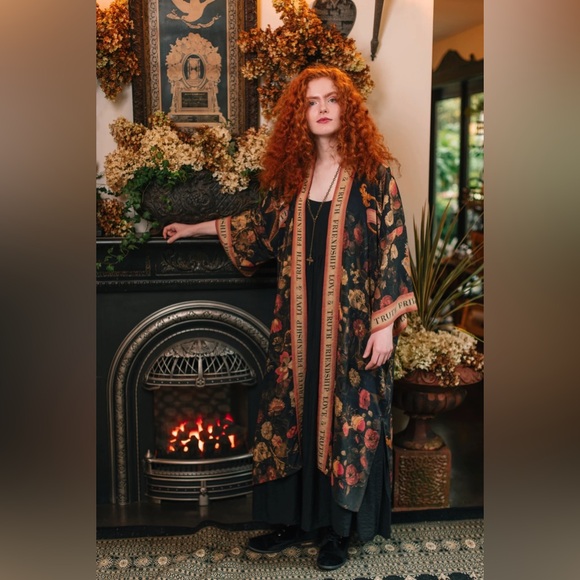 ⭐️NEW⭐️ Heart of Gold Vintage Victorian Art Full Length Duster Robe - Picture 8 of 15
